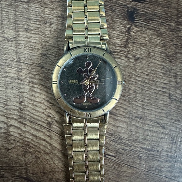 Lorus | Vintage Disney Mickey Mouse Watch - Picture 2 of 7